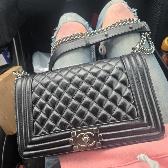 CHANEL Handbags - Chanel Black Quilted Leather Shoulder Bag